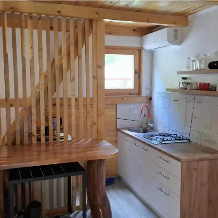Wooden House كولين فاكوف