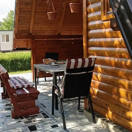 Wooden House كولين فاكوف